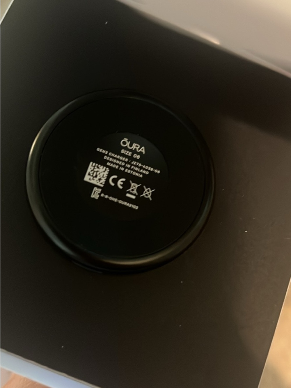 Oura Smart Ring Gen3 in Gloss Black - Picture 8 of 9